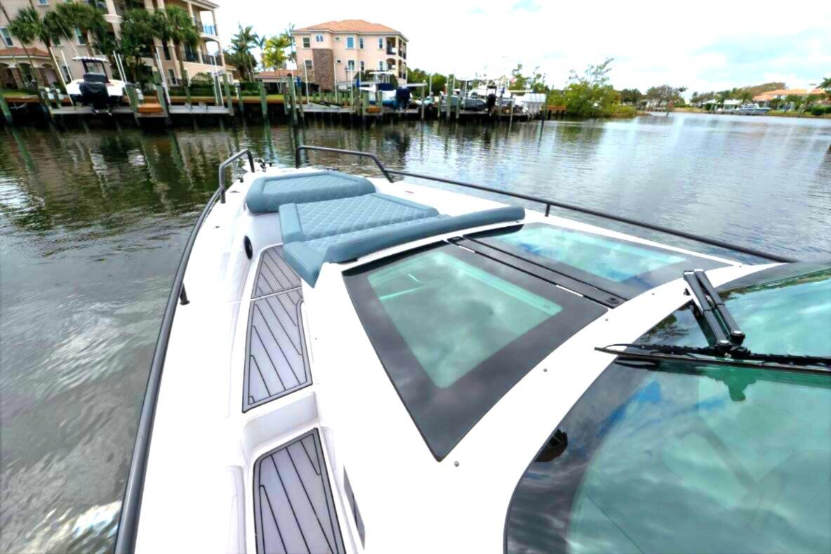 2022 Axopar 37 Sun-Top à vendre (photo 11)