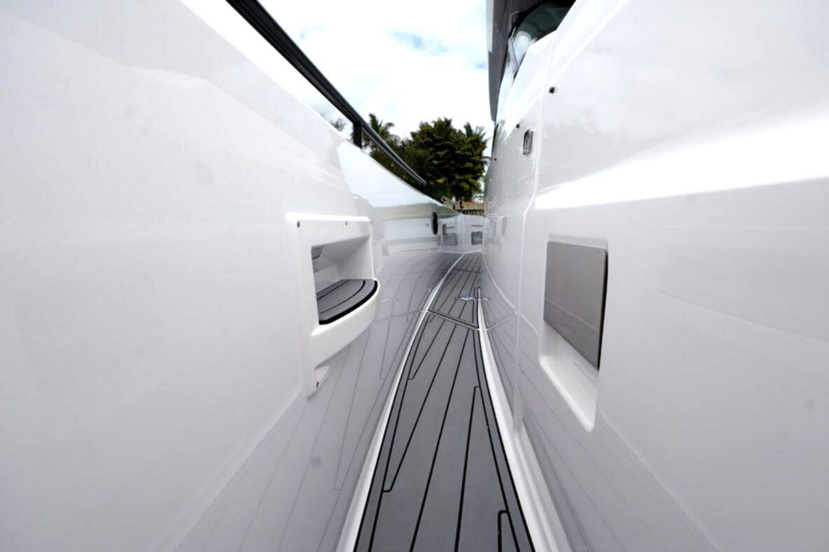 2022 Axopar 37 Sun-Top à vendre (photo 18)