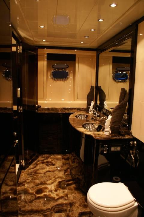 2005 Overmarine Group Mangusta 92 in vendita (photo 17)