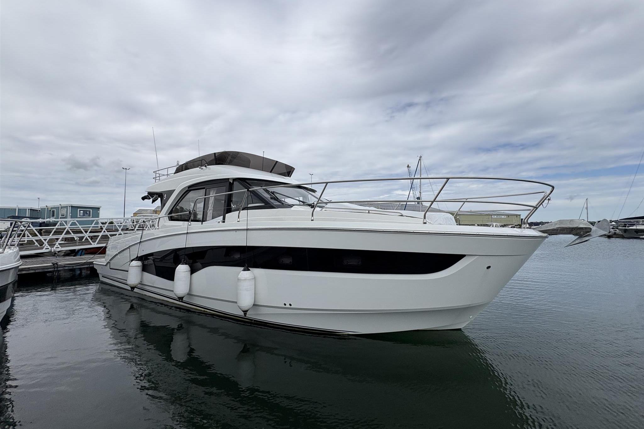 2025 Beneteau Antares 12 Flybridge for sale (photo 2)