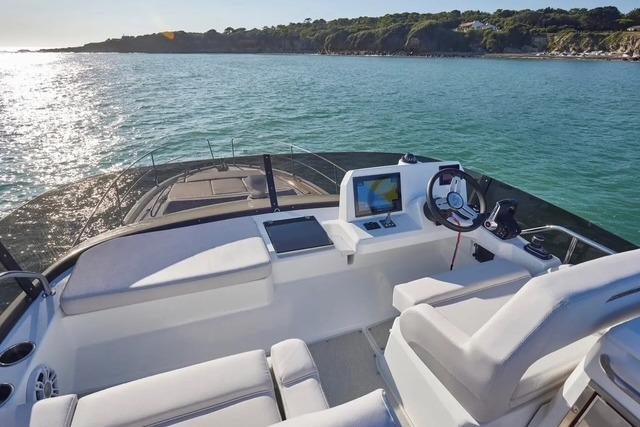 2025 Beneteau Antares 12 Flybridge for sale (photo 7)
