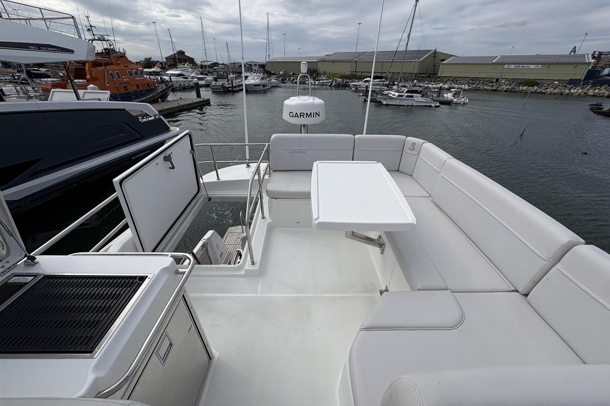 2025 Beneteau Antares 12 Flybridge for sale (photo 9)