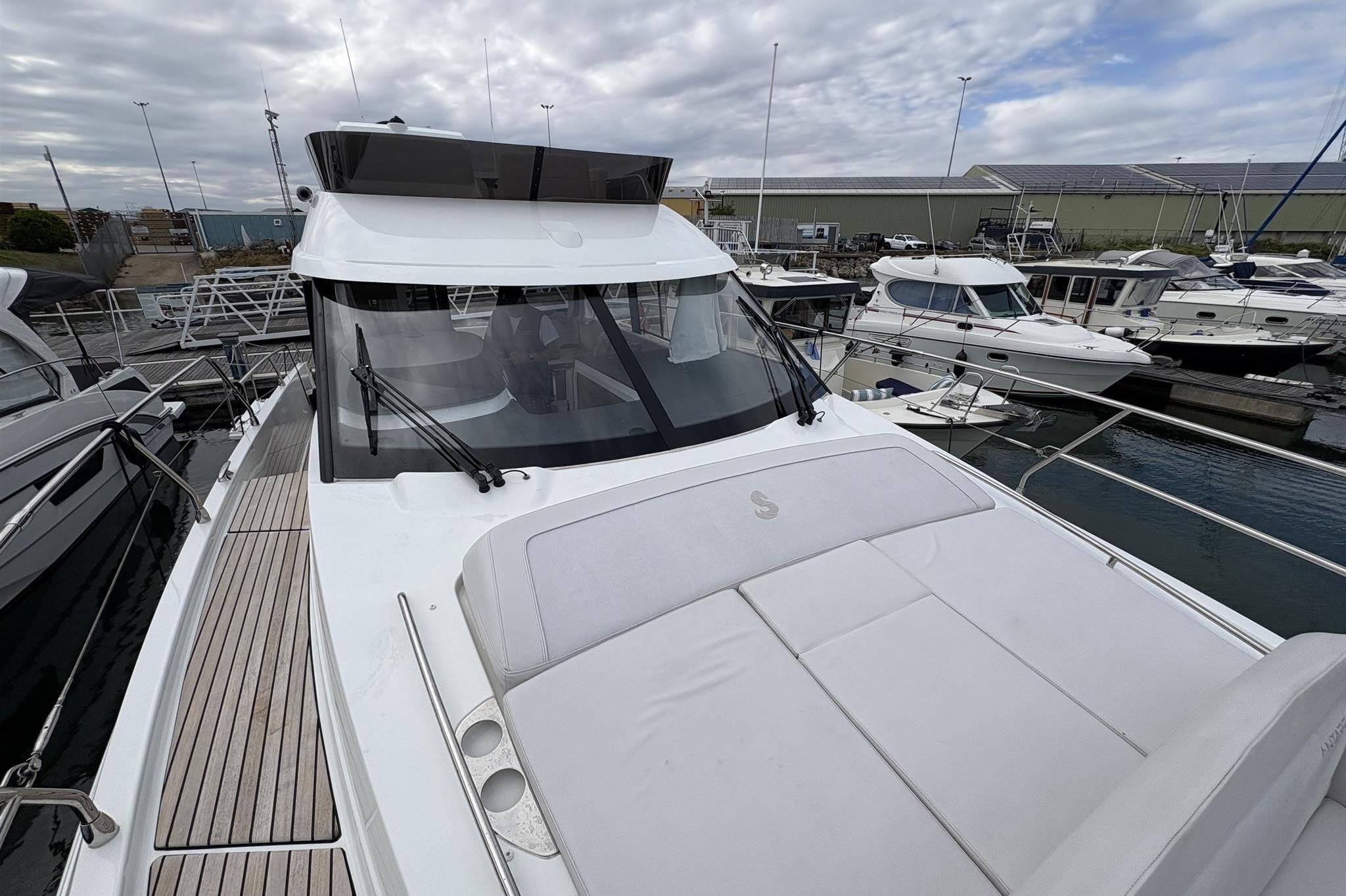 2025 Beneteau Antares 12 Flybridge for sale (photo 12)