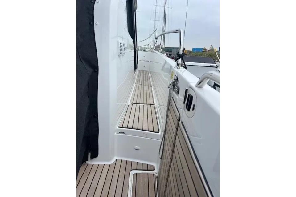 2025 Beneteau Antares 12 Flybridge for sale (photo 14)