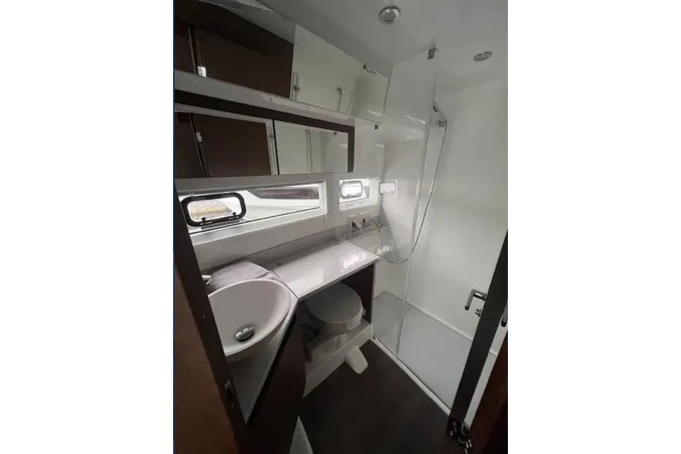 2025 Beneteau Antares 12 Flybridge for sale (photo 17)