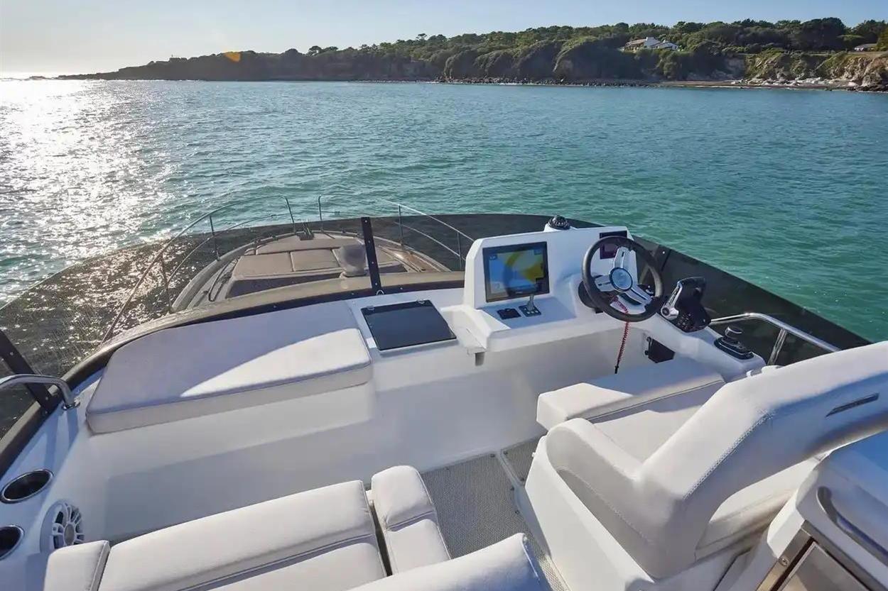 2025 Beneteau Antares 12 Flybridge for sale (photo 30)