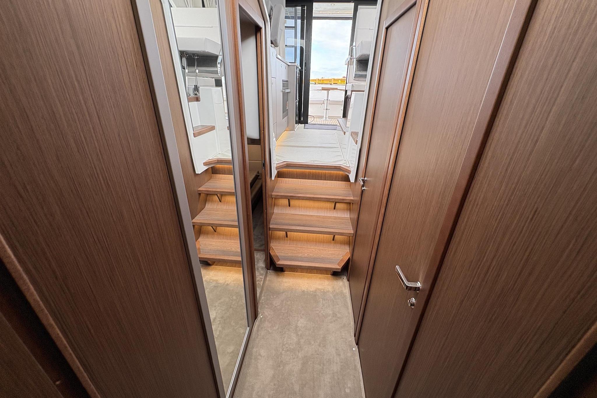 2025 Beneteau Antares 12 Flybridge for sale (photo 34)