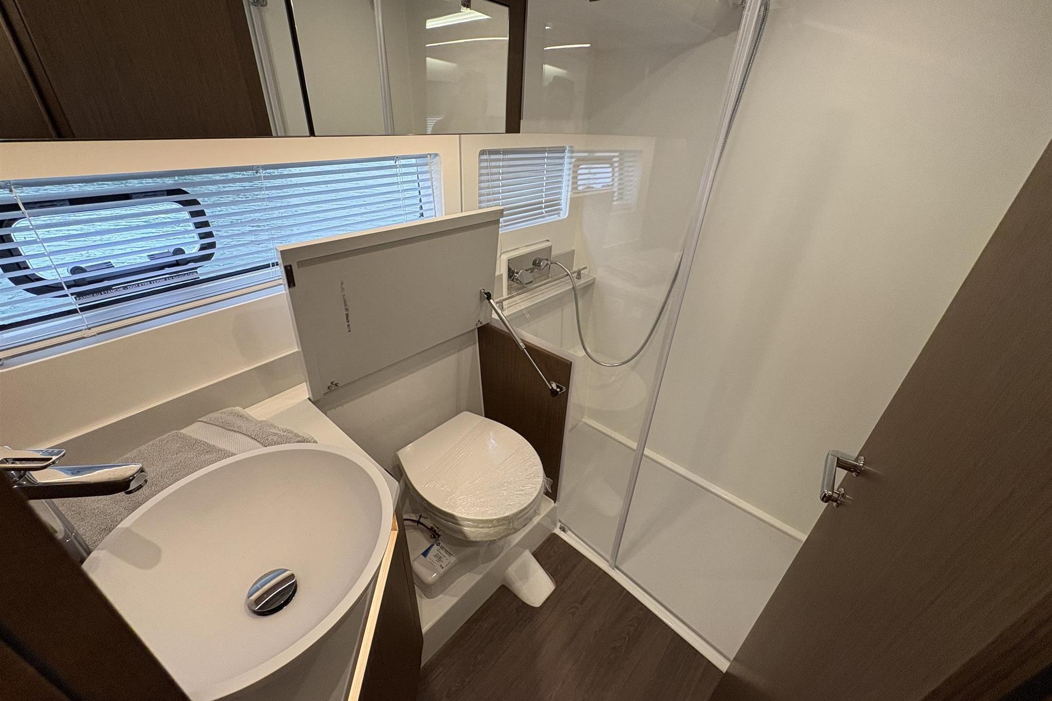 2025 Beneteau Antares 12 Flybridge for sale (photo 36)