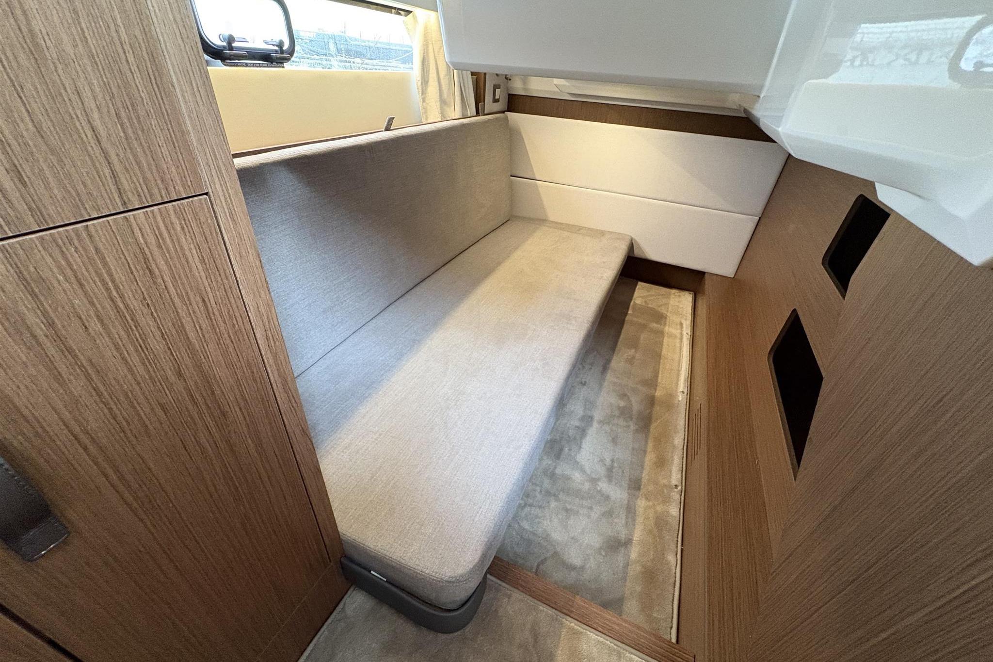 2025 Beneteau Antares 12 Flybridge for sale (photo 38)