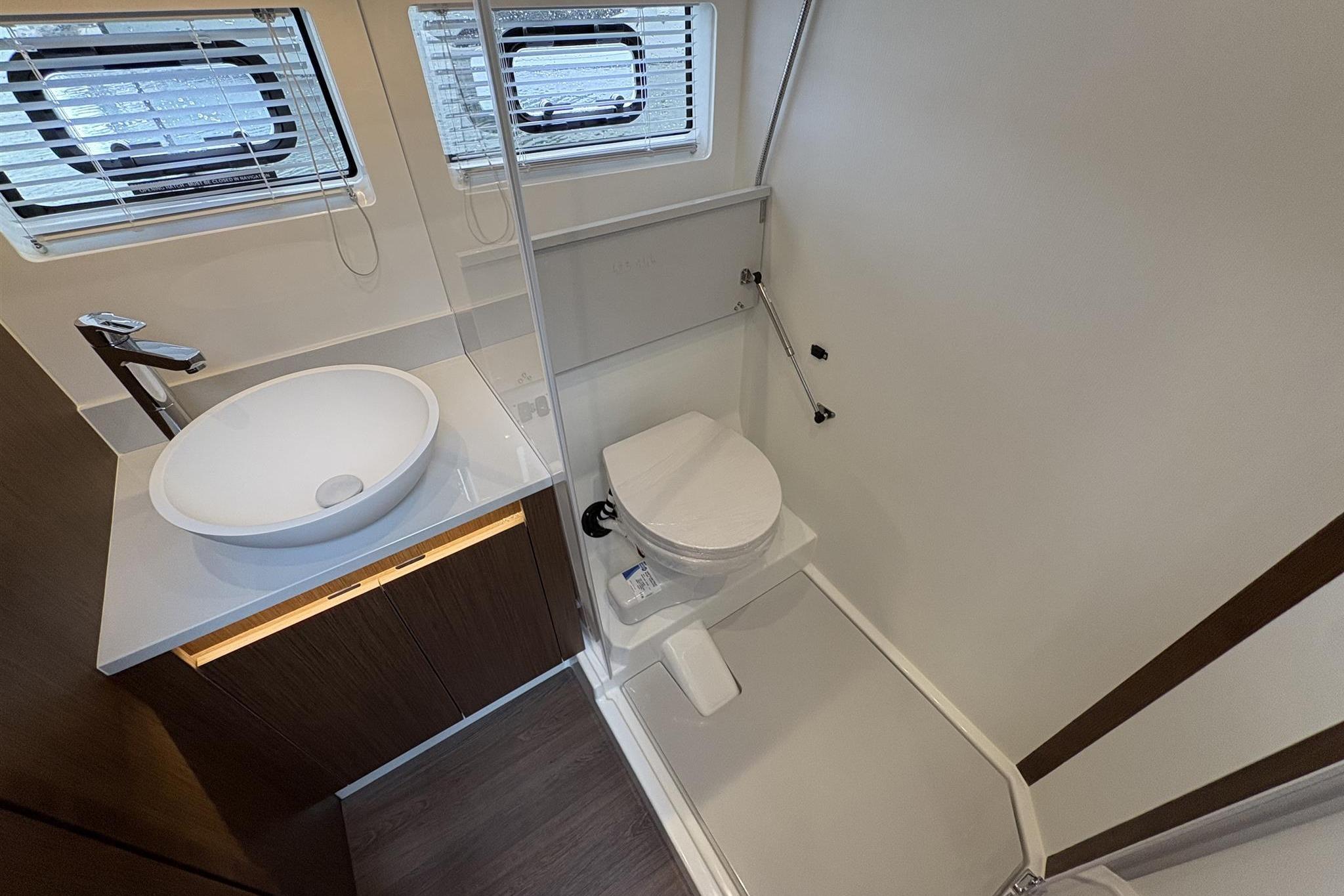 2025 Beneteau Antares 12 Flybridge for sale (photo 40)