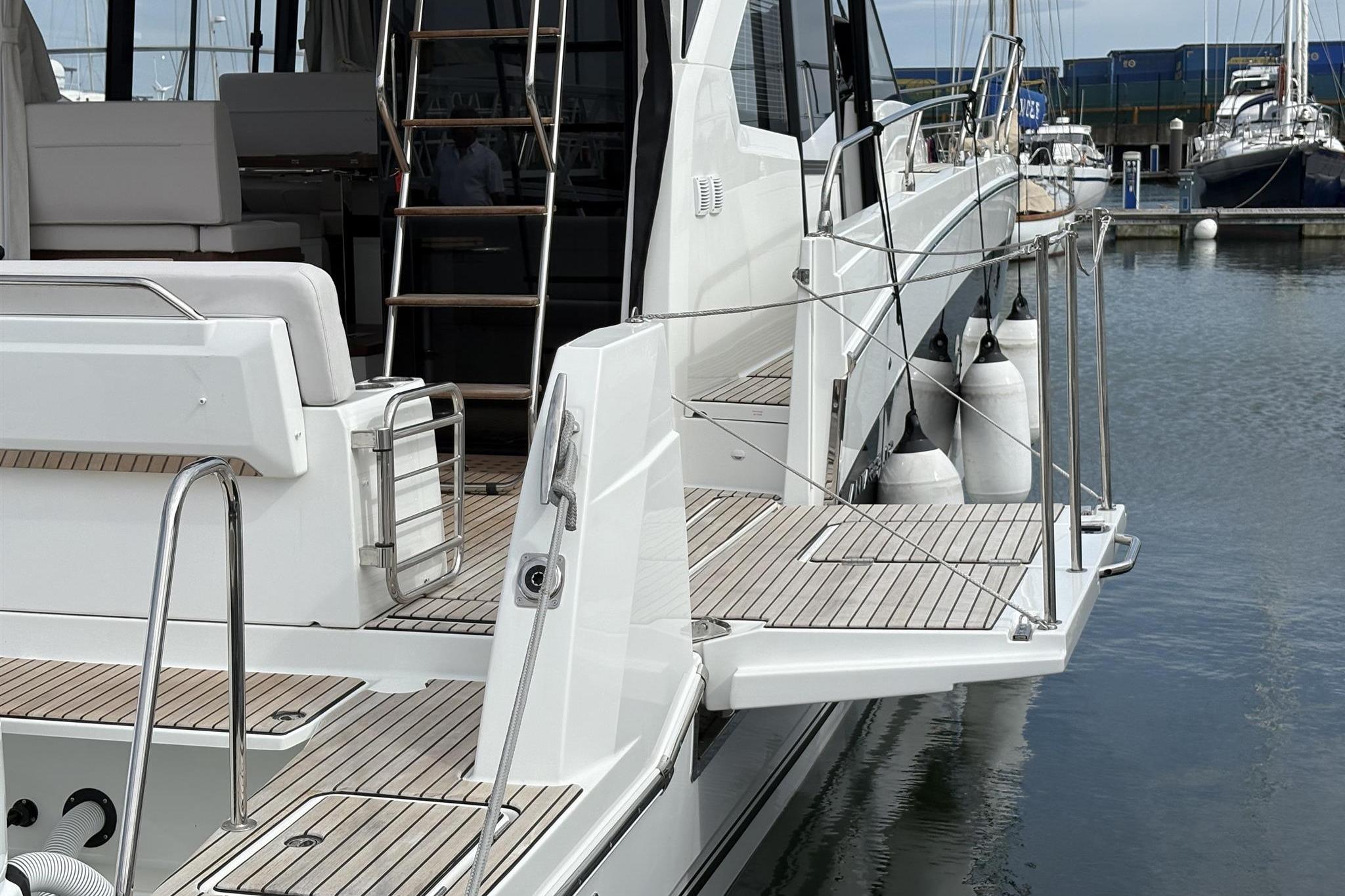 2025 Beneteau Antares 12 Flybridge for sale (photo 42)