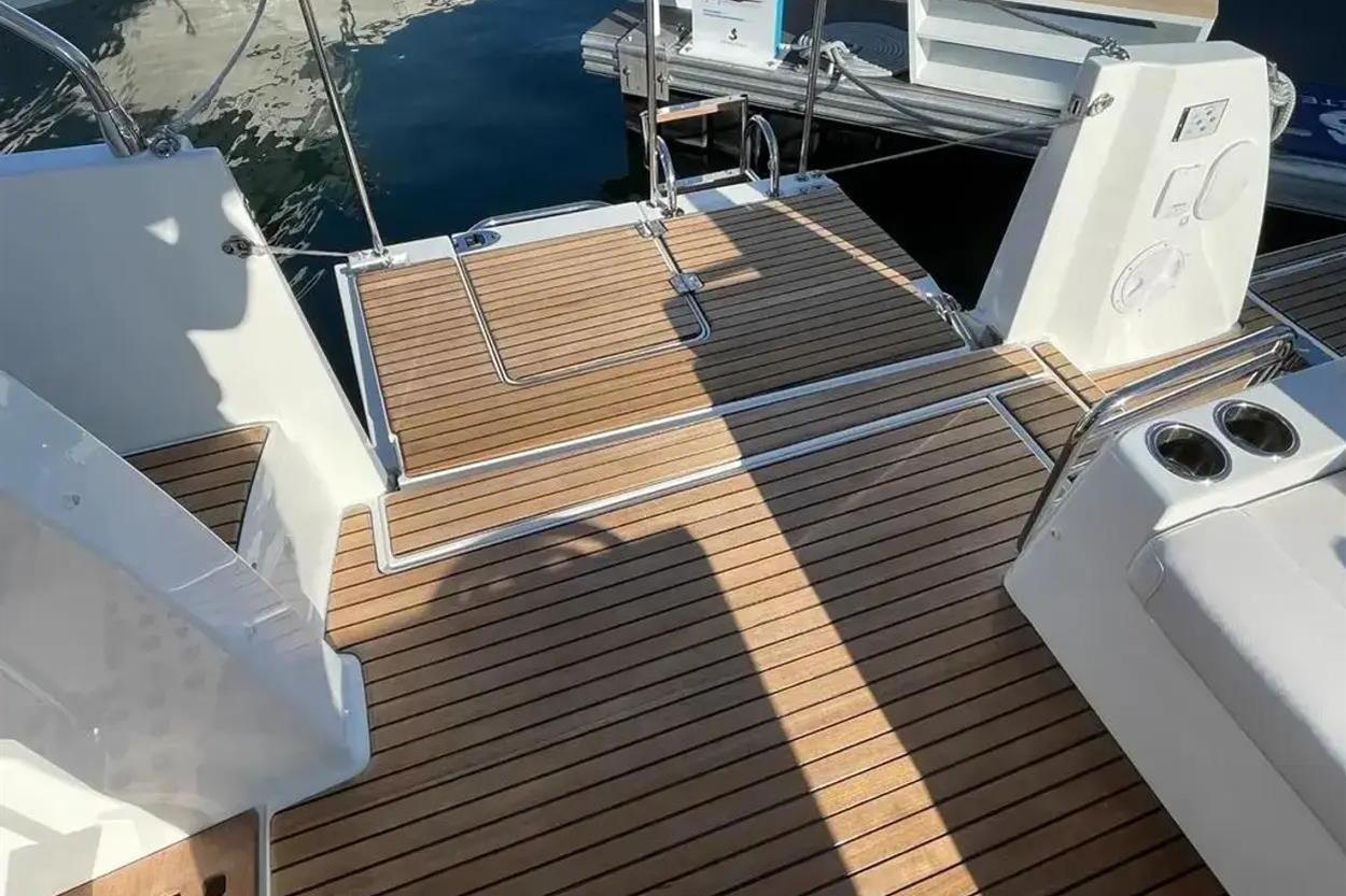 2025 Beneteau Antares 12 Flybridge for sale (photo 44)