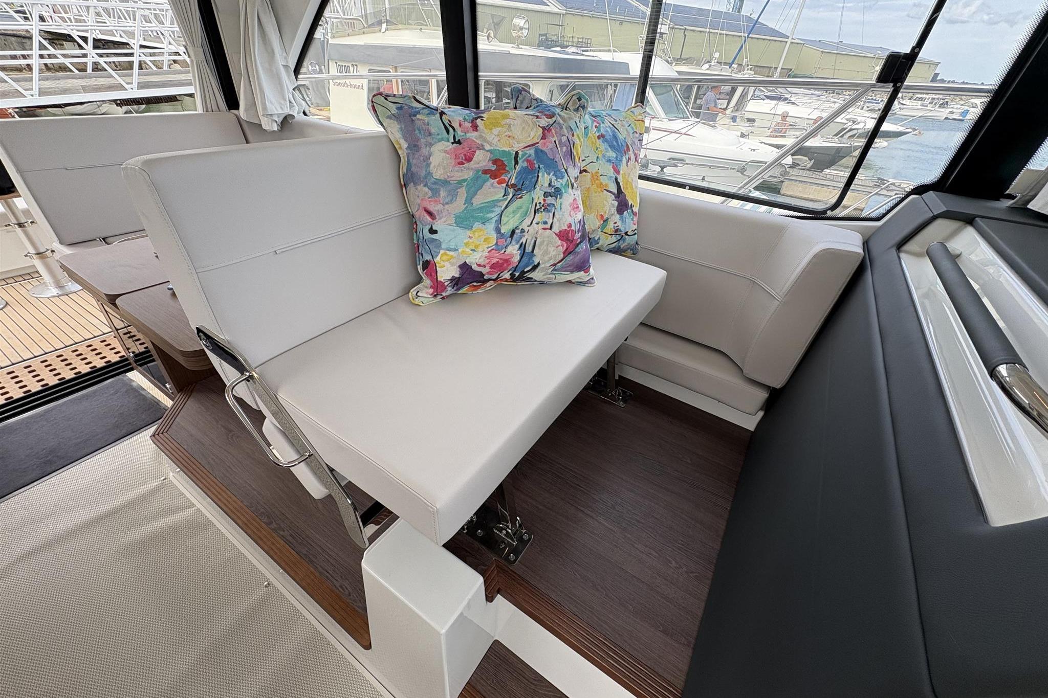 2025 Beneteau Antares 12 Flybridge for sale (photo 48)