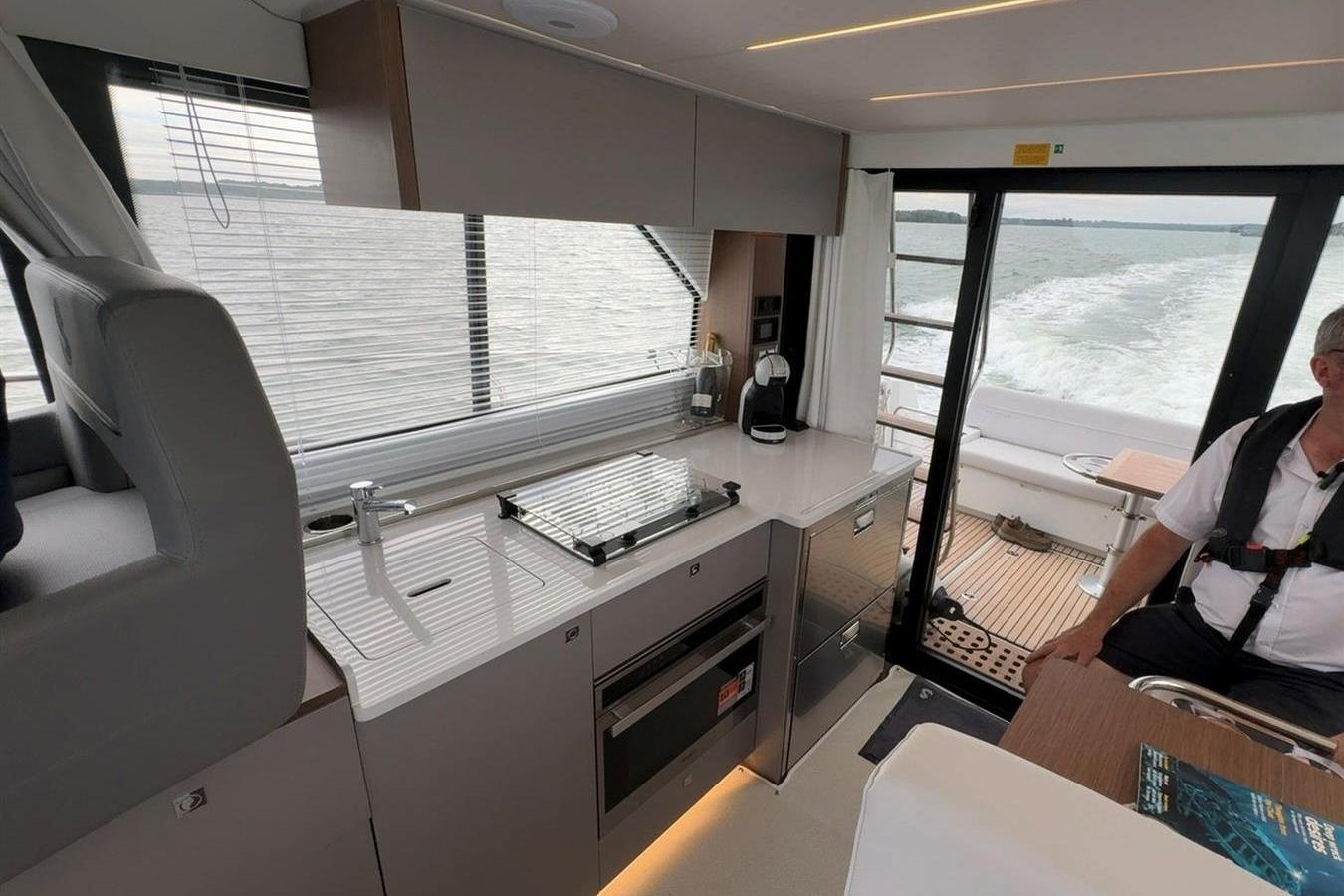 2025 Beneteau Antares 12 Flybridge for sale (photo 51)