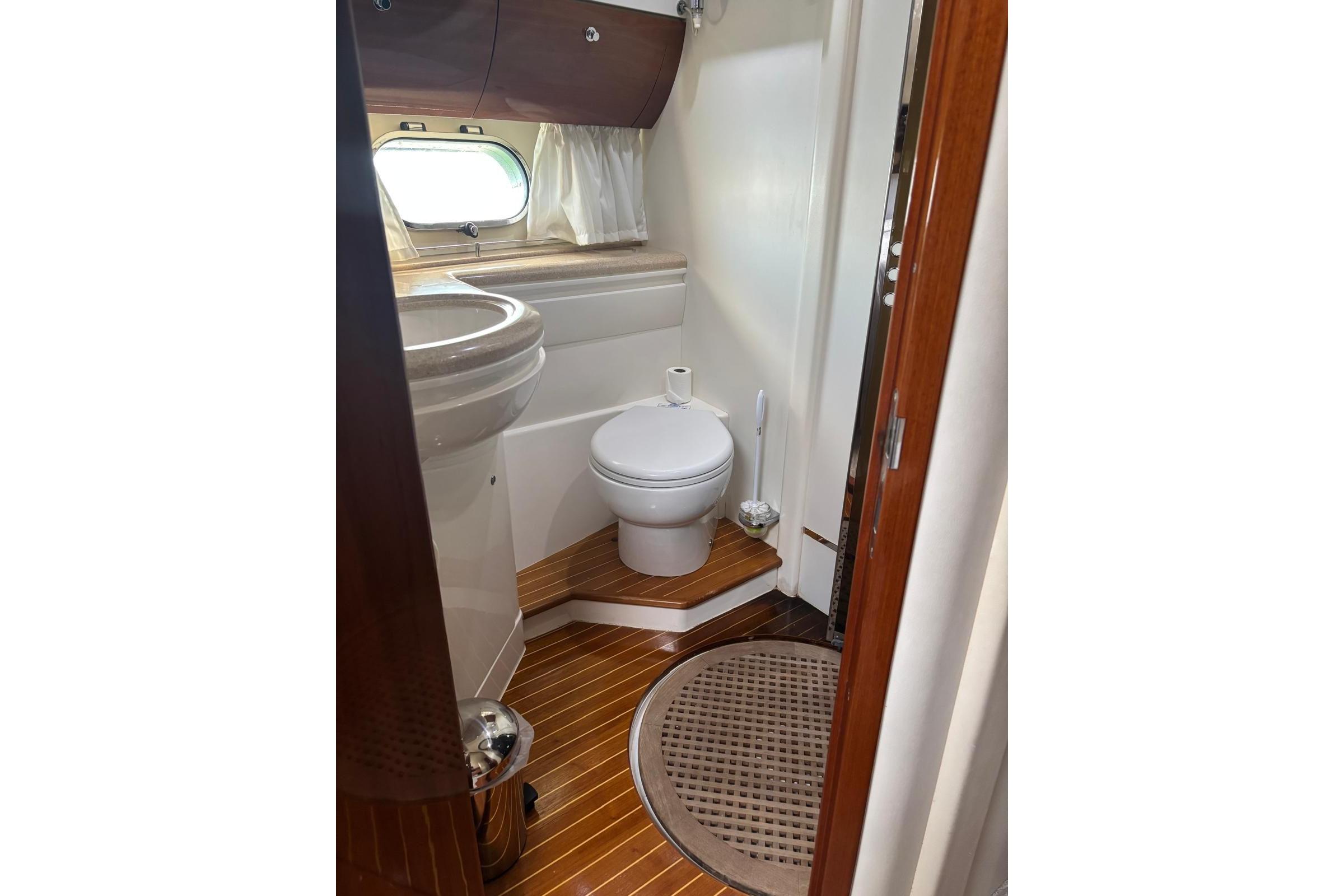 2003 Princess 65 for sale (photo 14)