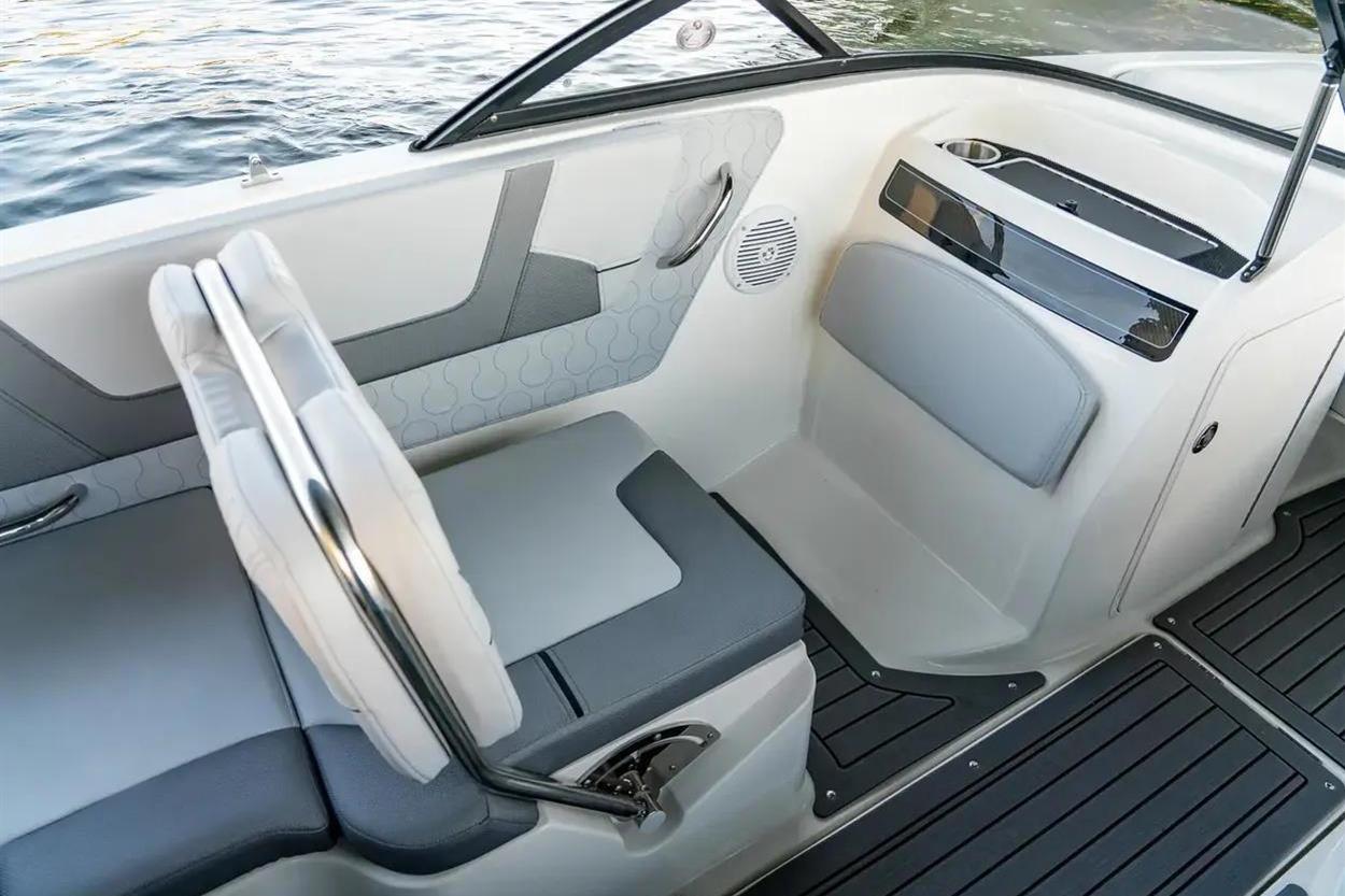 2023 Bayliner VR5 for sale (photo 13)