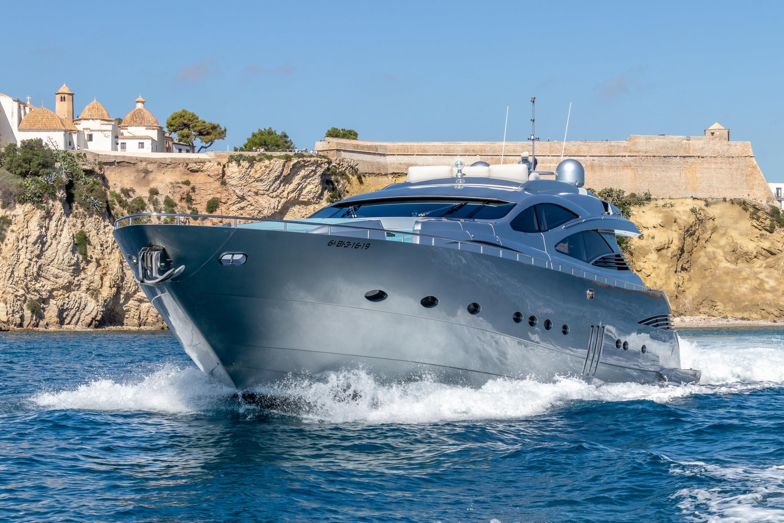 2018 Pershing 90 a noleggio (photo 4)