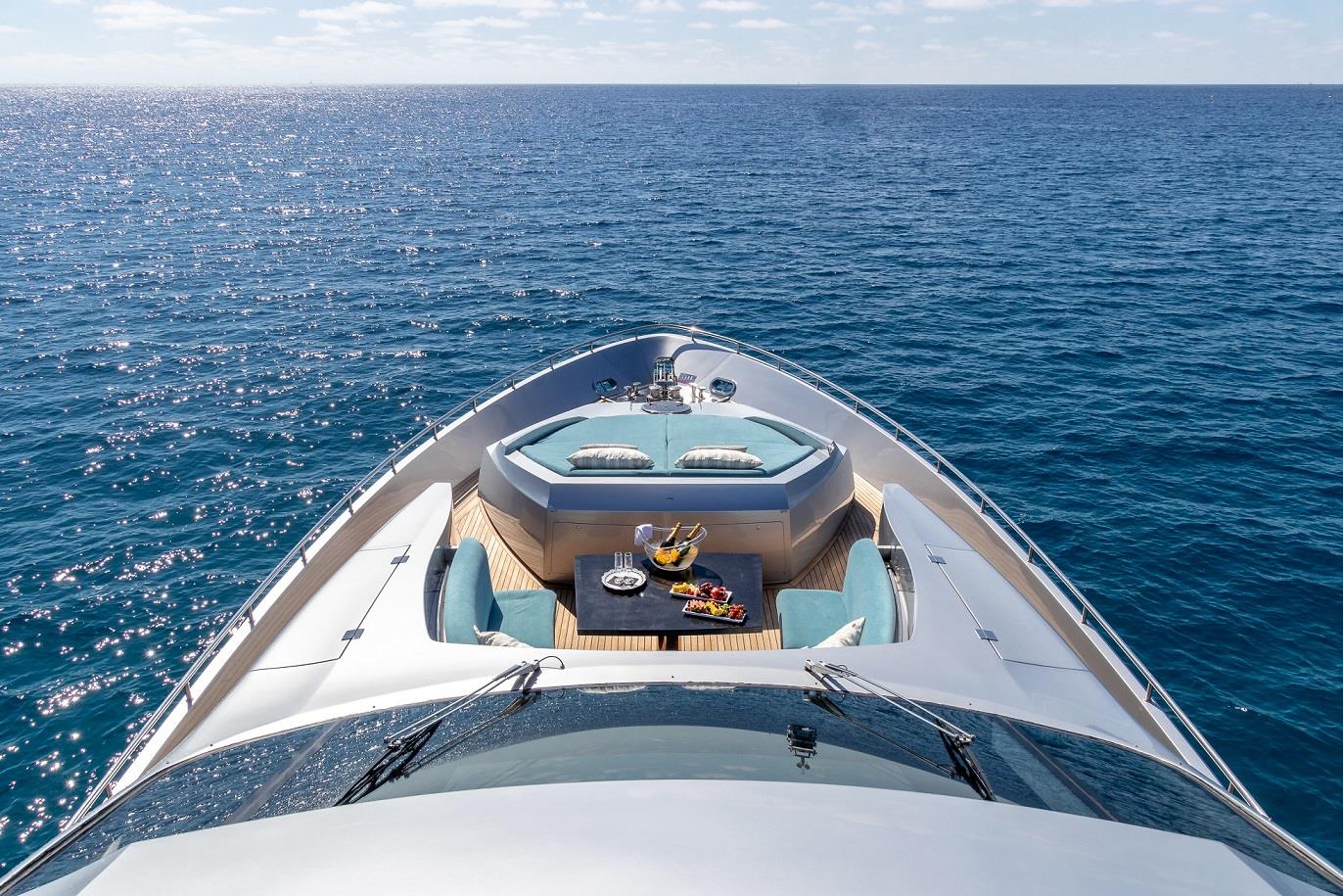 2018 Pershing 90 a noleggio (photo 7)