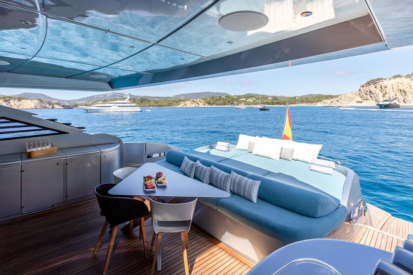 2018 Pershing 90 a noleggio (photo 9)