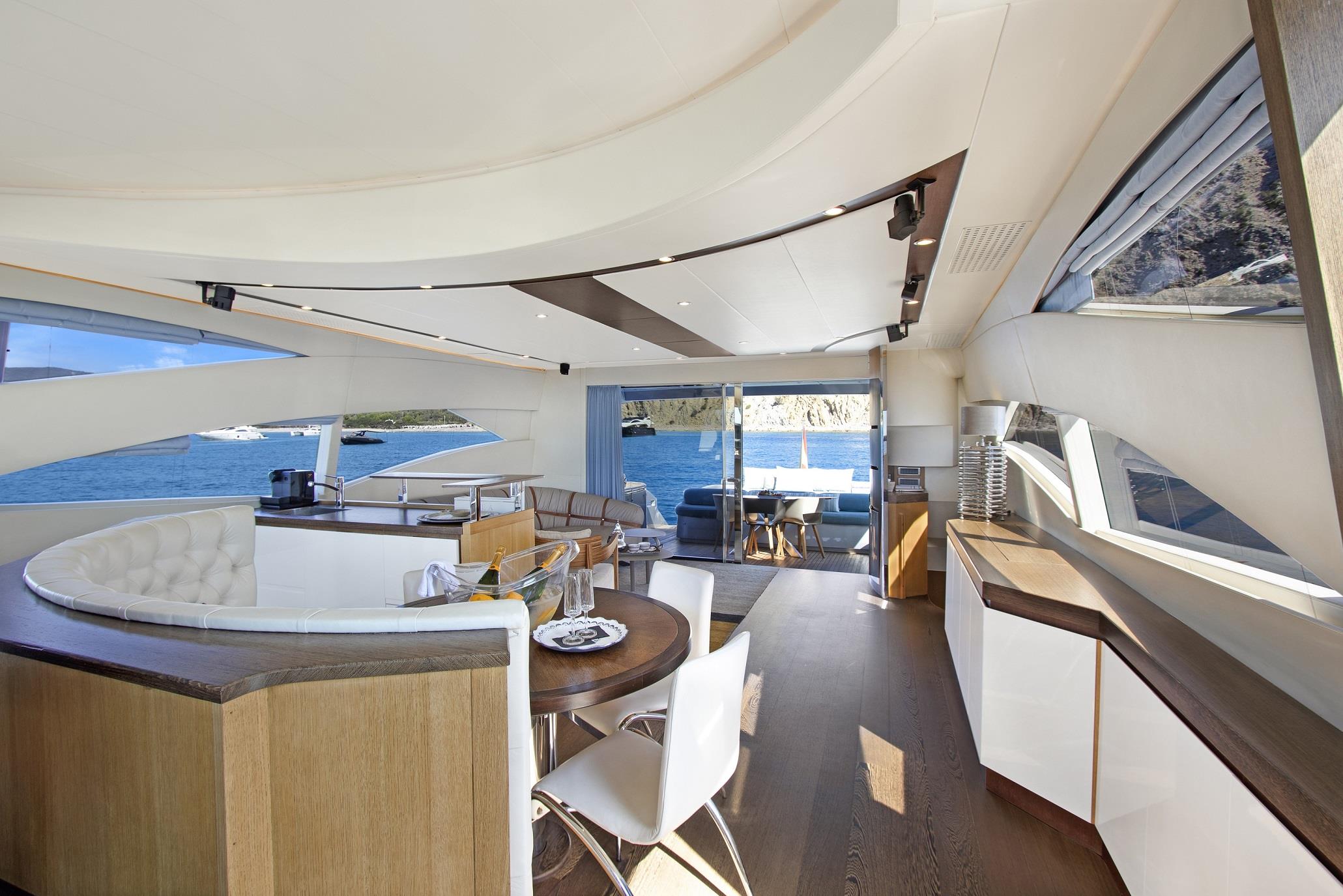2018 Pershing 90 a noleggio (photo 12)