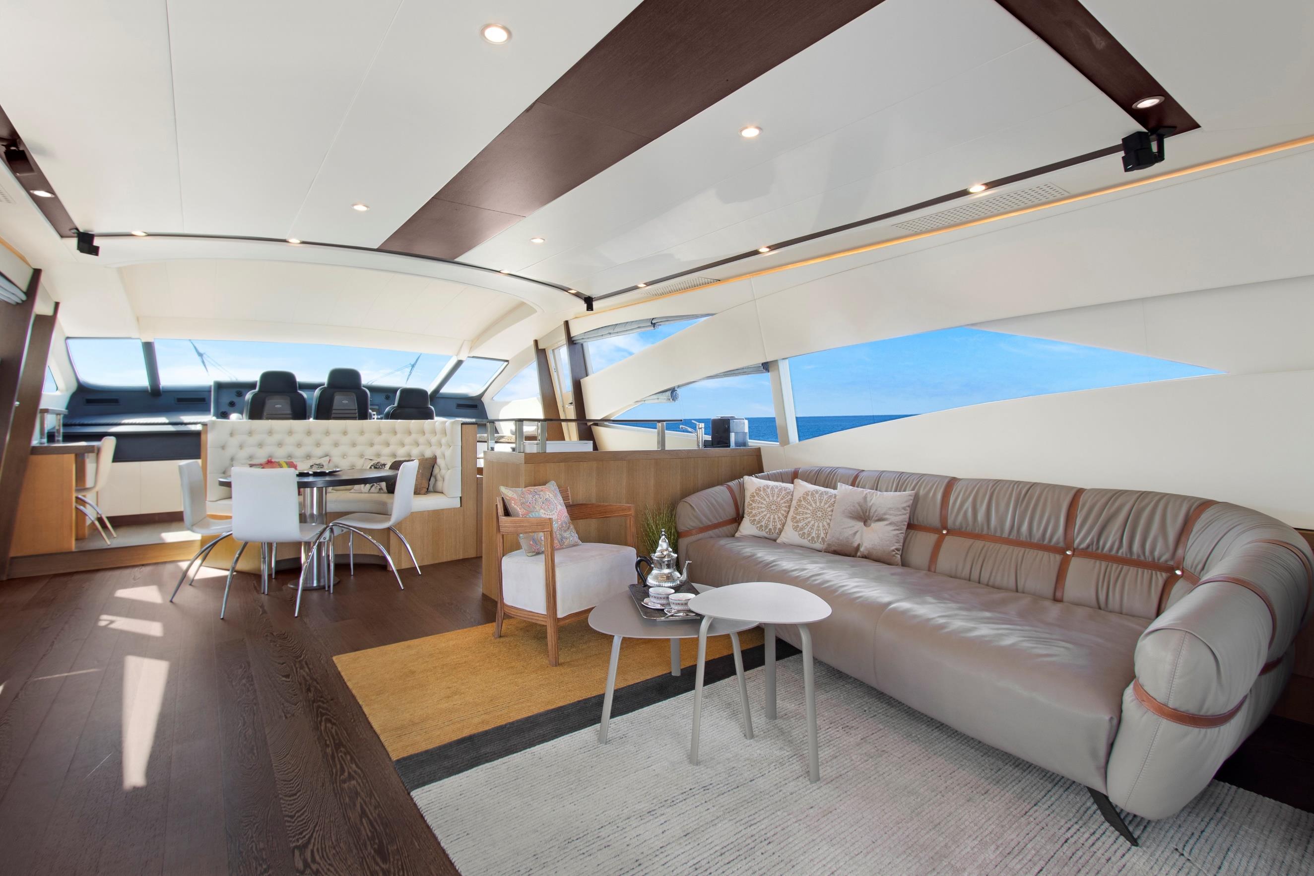2018 Pershing 90 a noleggio (photo 13)