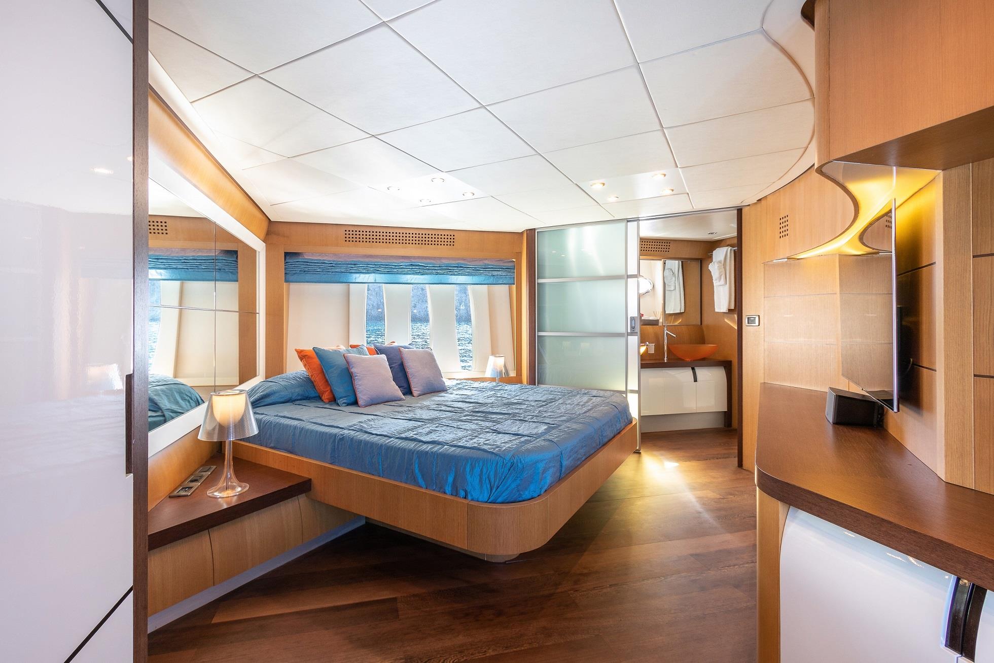 2018 Pershing 90 a noleggio (photo 14)