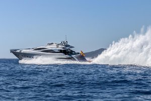 Pershing 90
