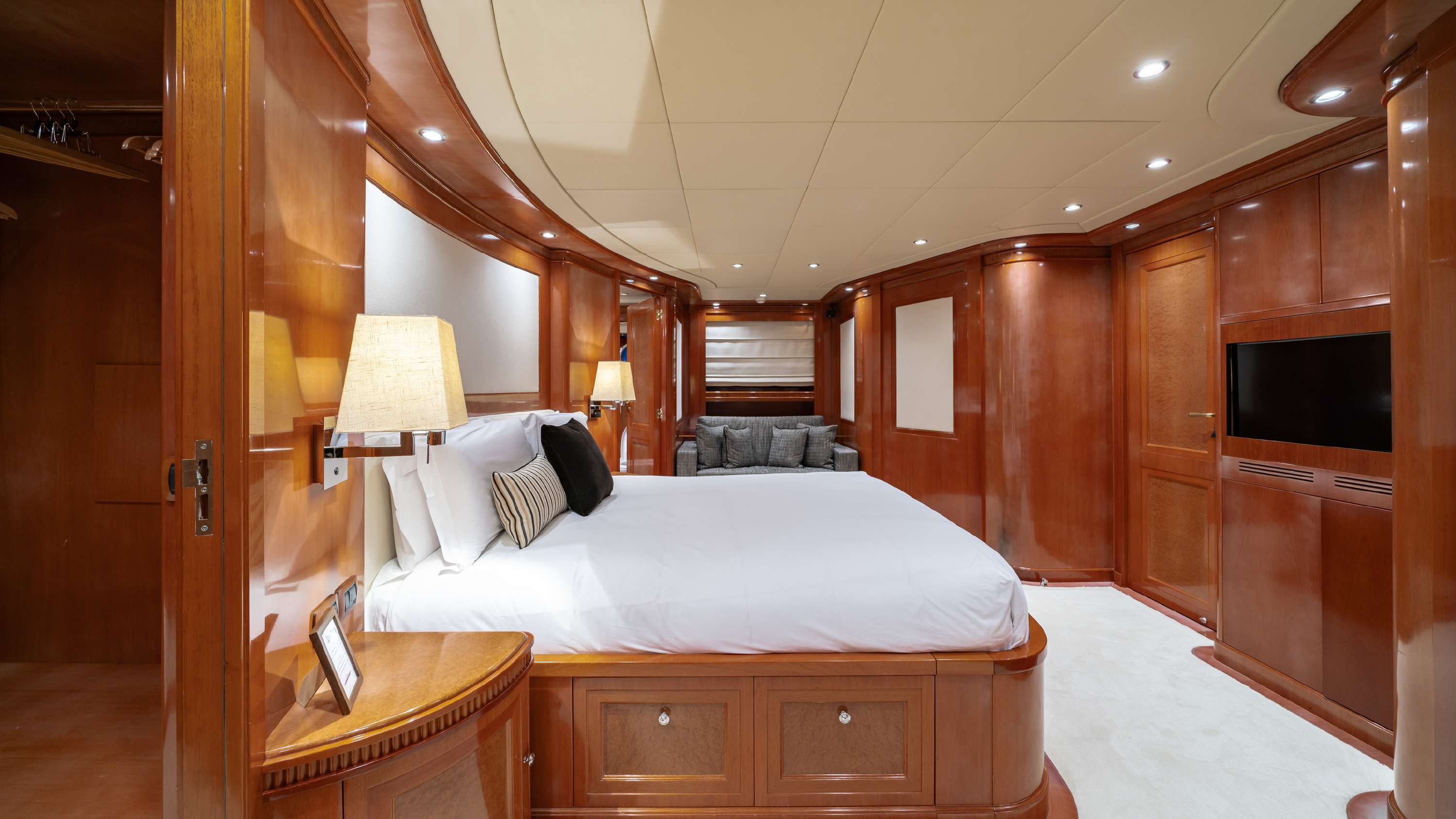 2005 Mondo Marine My Way V na czarter (photo 38)