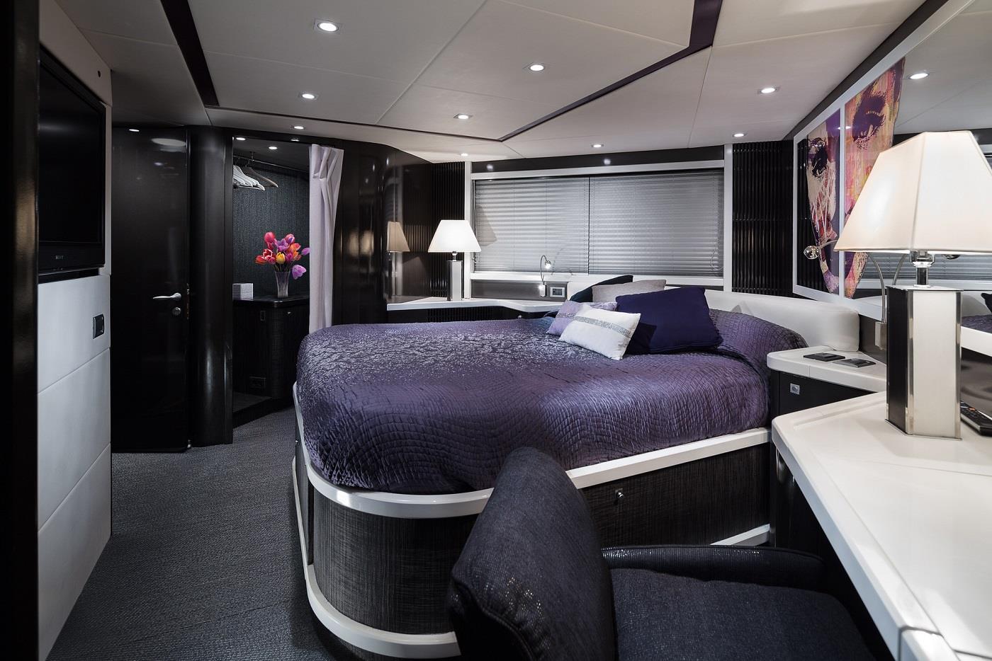 2023 Sunseeker Predator 82 zu chartern (photo 9)