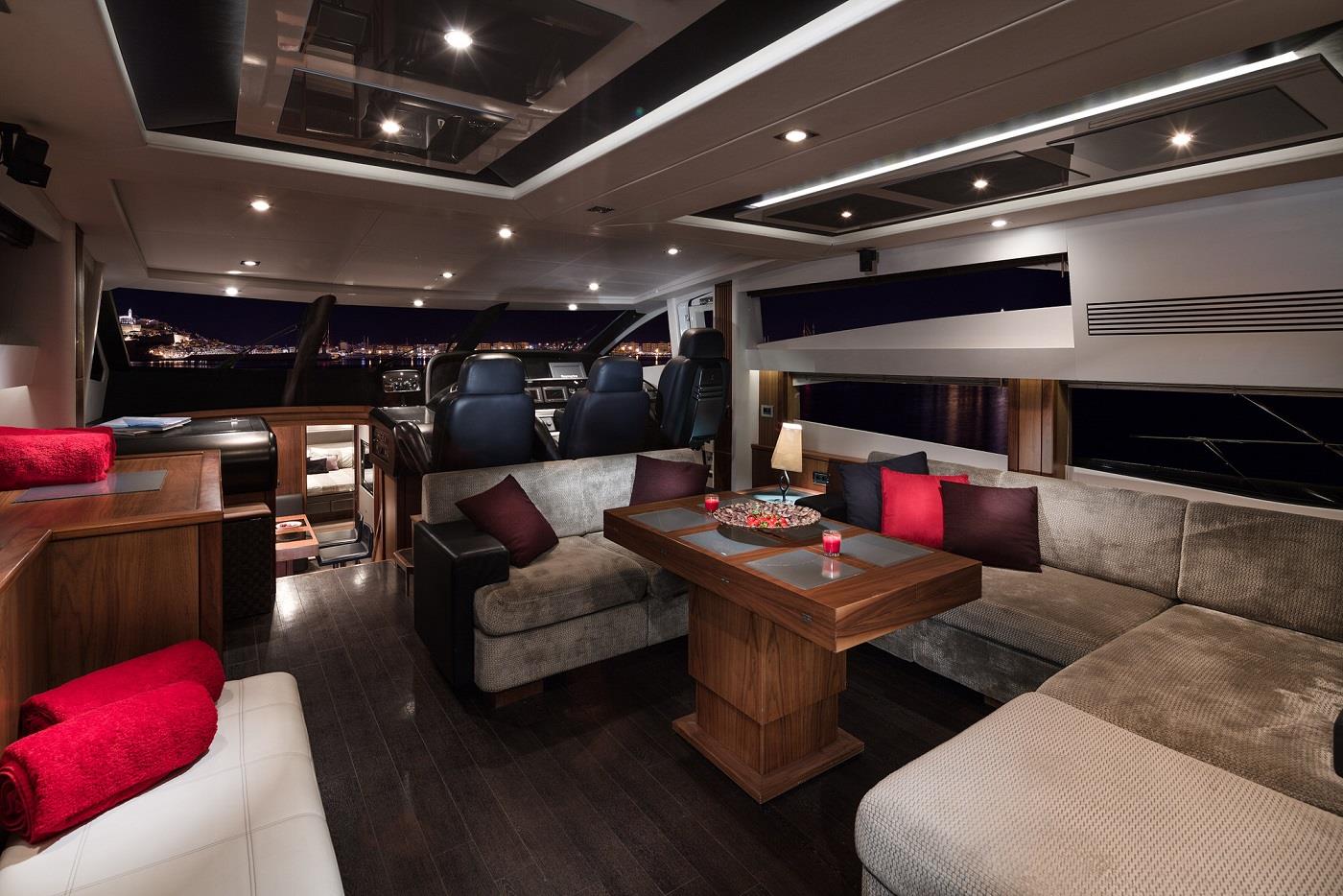 2009 Sunseeker Predator 74 Blackjax a noleggio (photo 8)
