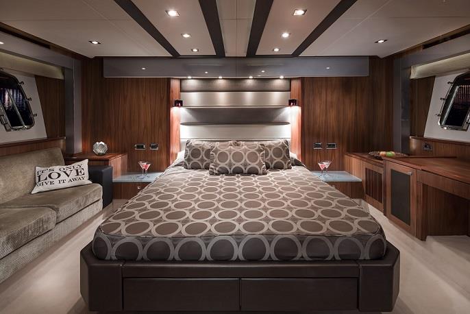2009 Sunseeker Predator 74 Blackjax a noleggio (photo 10)