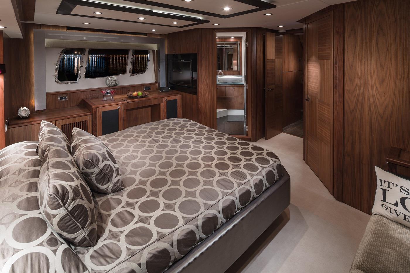 2009 Sunseeker Predator 74 Blackjax a noleggio (photo 11)