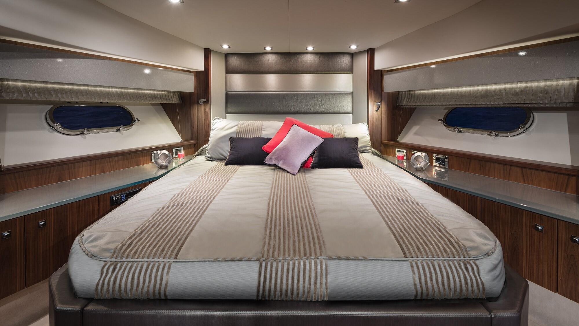 2009 Sunseeker Predator 74 Blackjax a noleggio (photo 12)