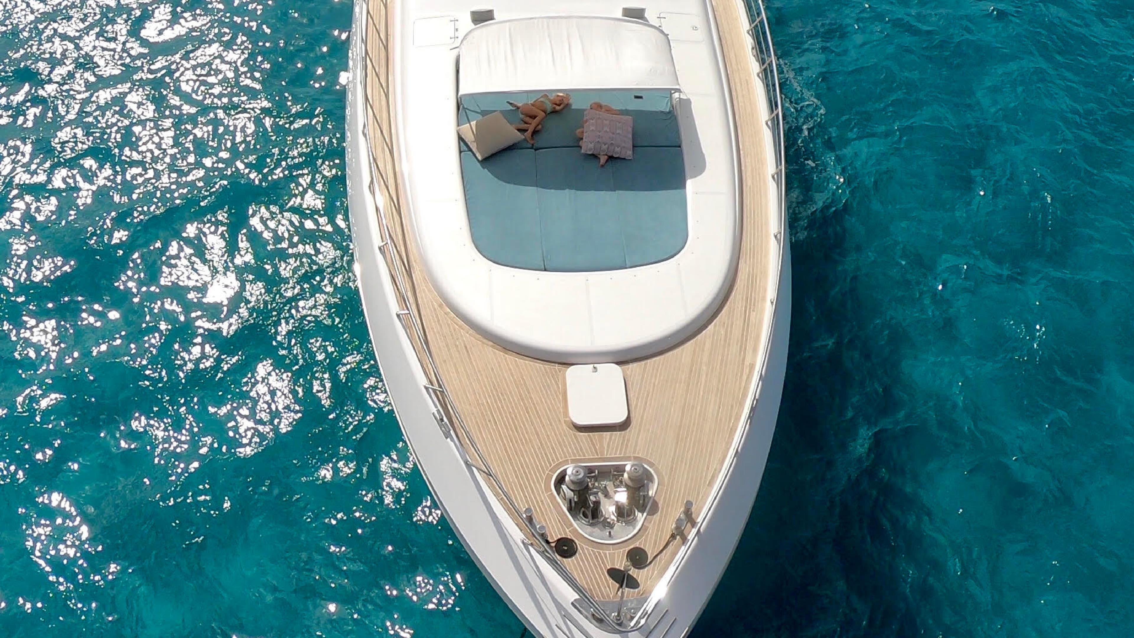 2003 Mangusta 108 a noleggio (photo 2)