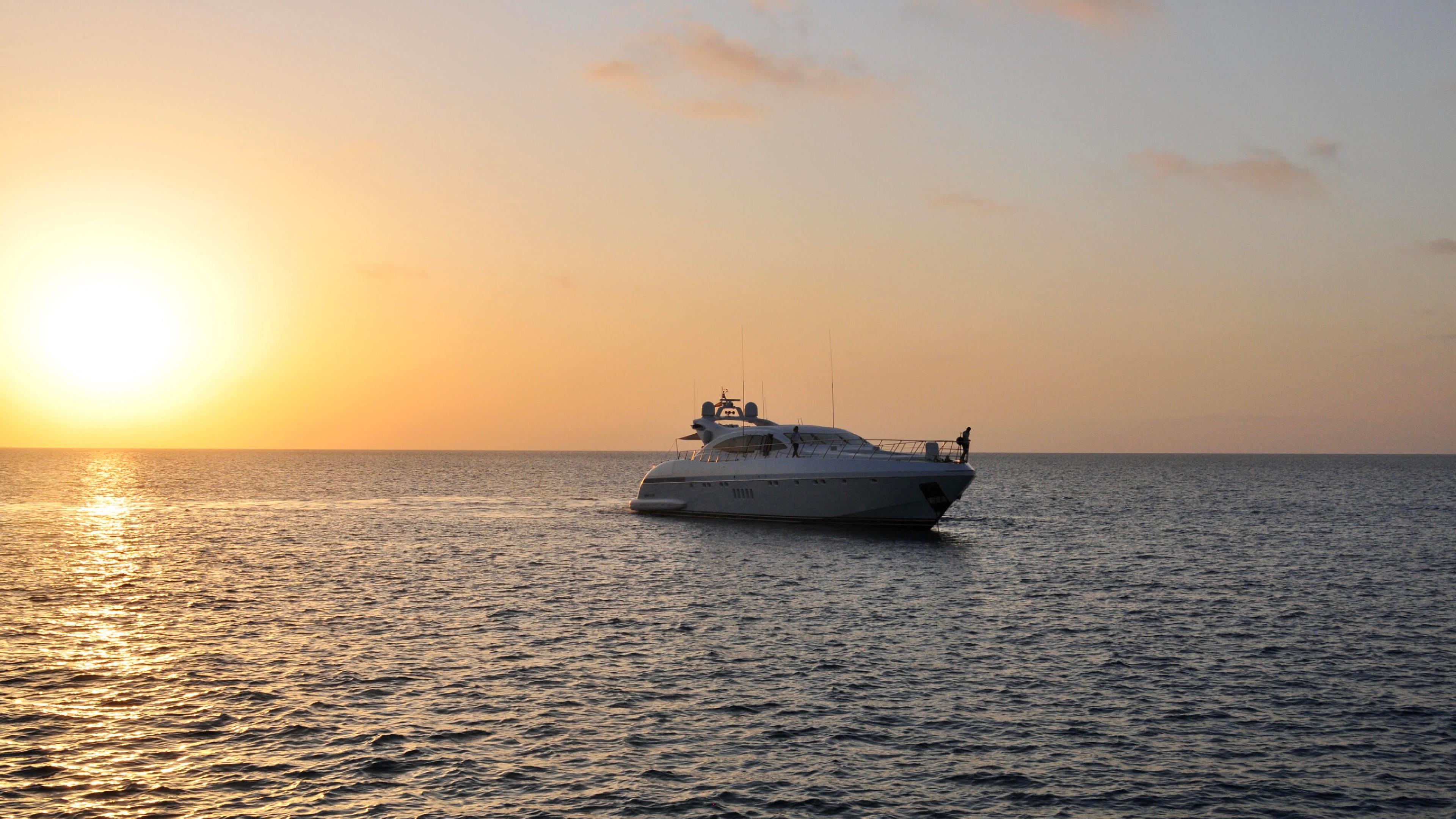 2003 Mangusta 108 a noleggio (photo 10)