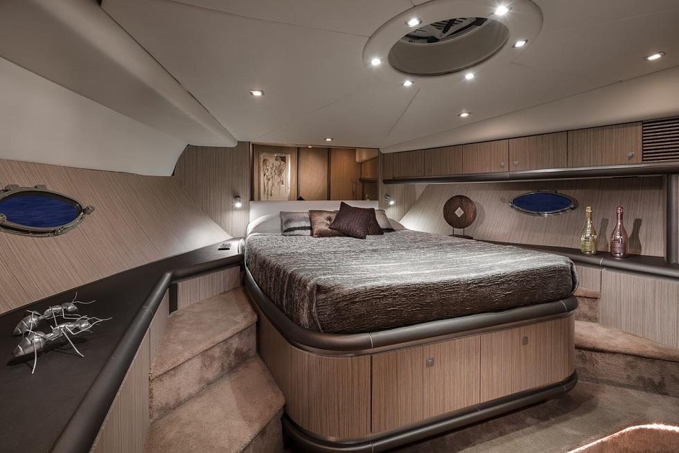 2005 Sunseeker Predator 68 te huur (photo 12)