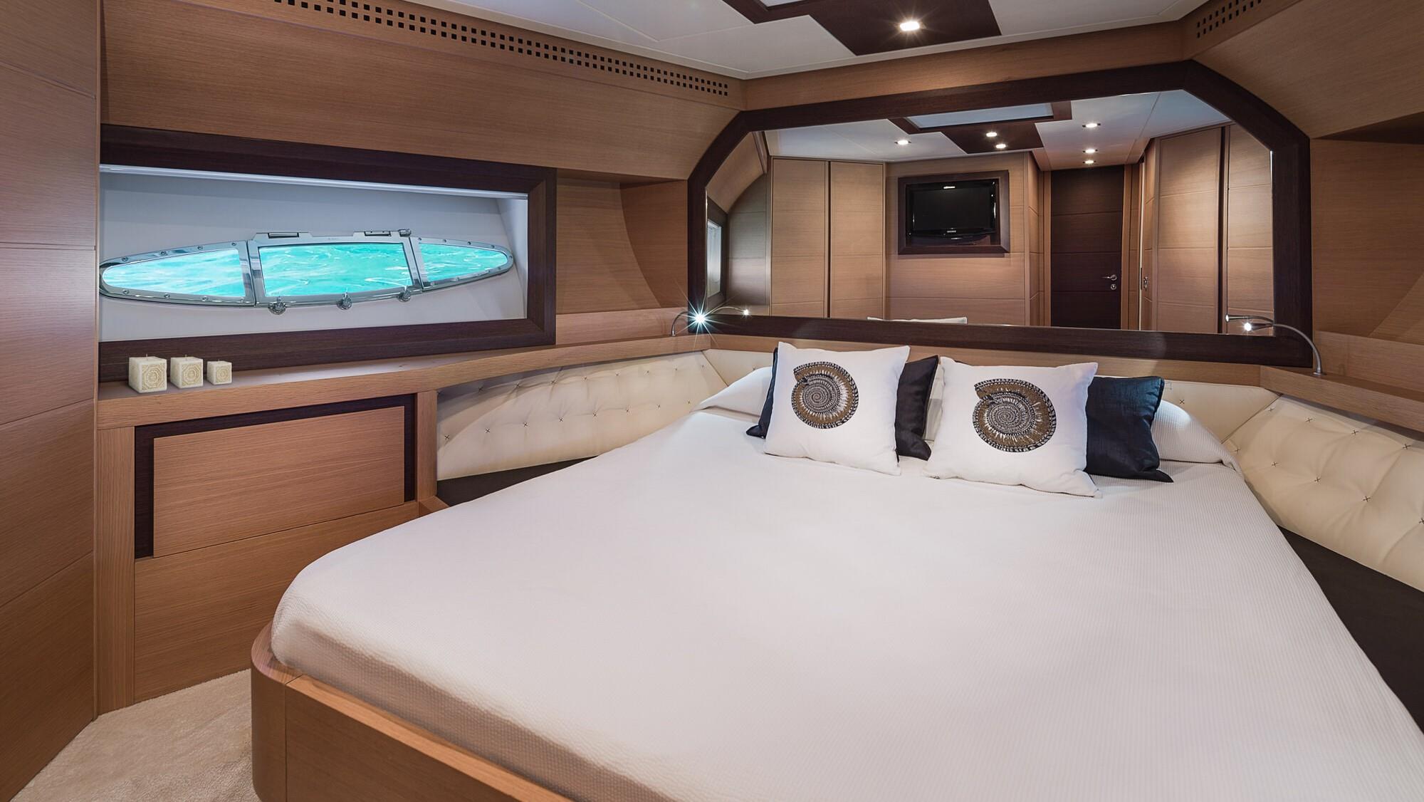2023 Pershing 72 for charter (photo 9)