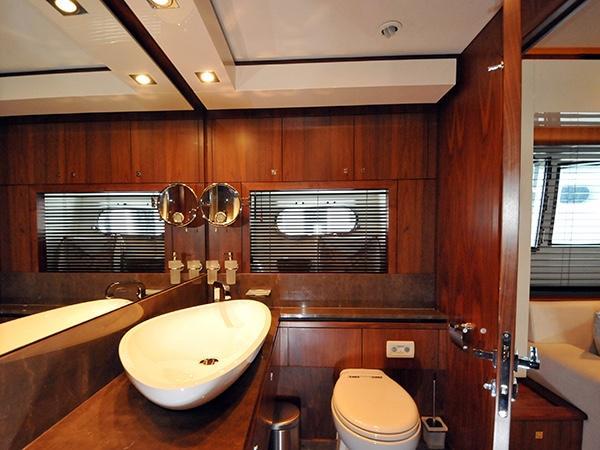 2023 Sunseeker Predator 84 zu chartern (photo 11)