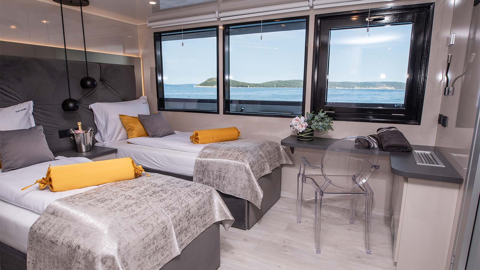 2019 Custom Built Alfa Mario for charter (photo 7)