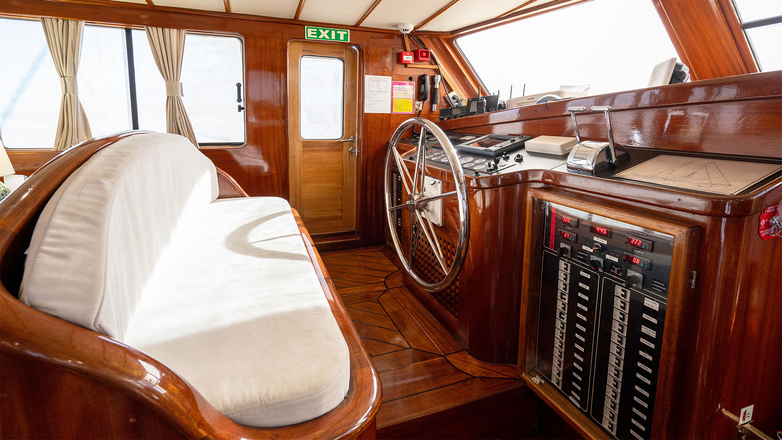 2006 Custom Built Elianora zu chartern (photo 7)