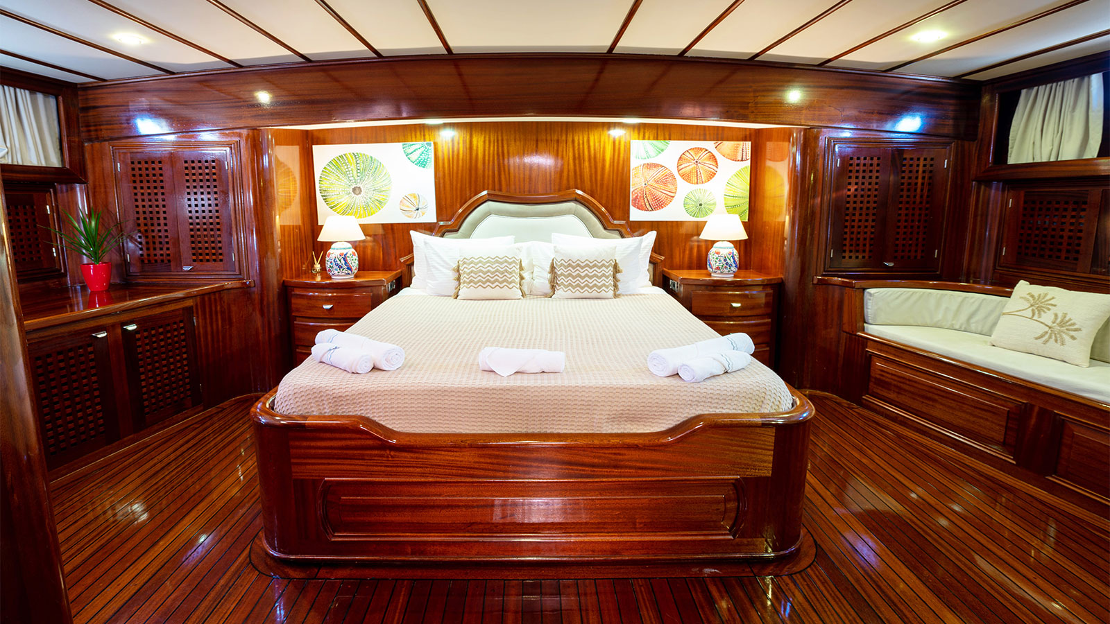 2006 Custom Built Elianora zu chartern (photo 10)