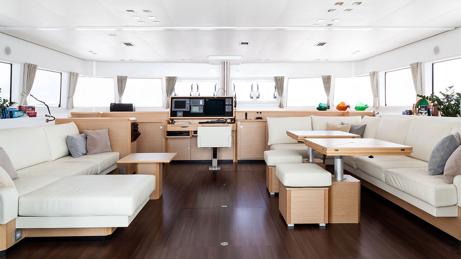 2011 Lagoon 620 for charter (photo 2)