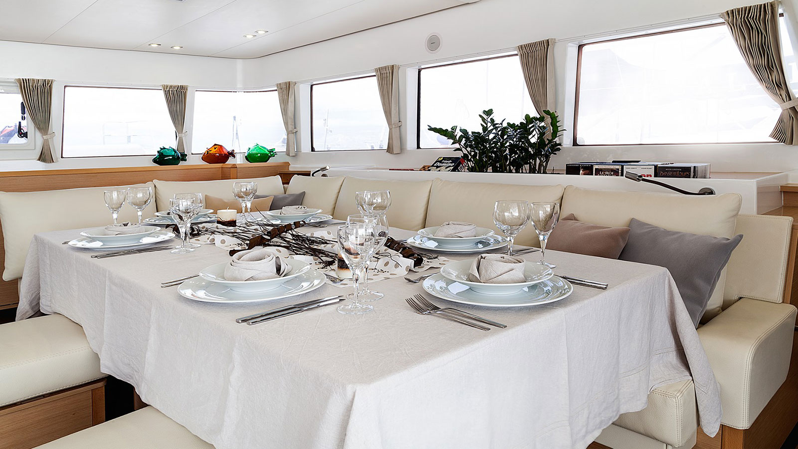 2011 Lagoon 620 for charter (photo 3)
