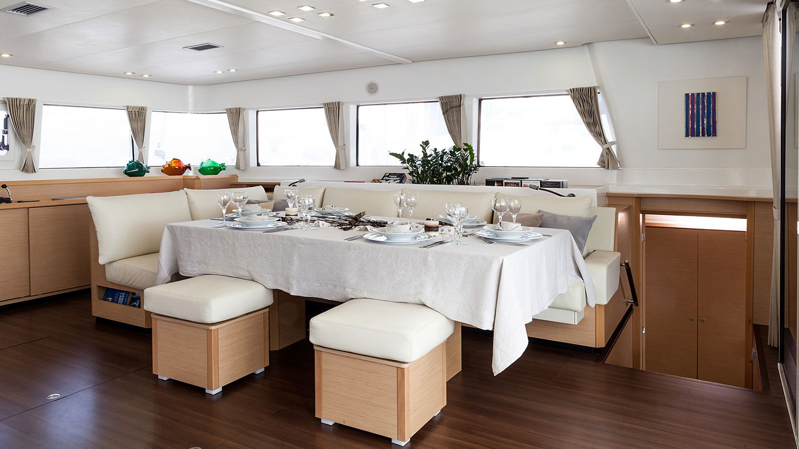 2011 Lagoon 620 for charter (photo 4)