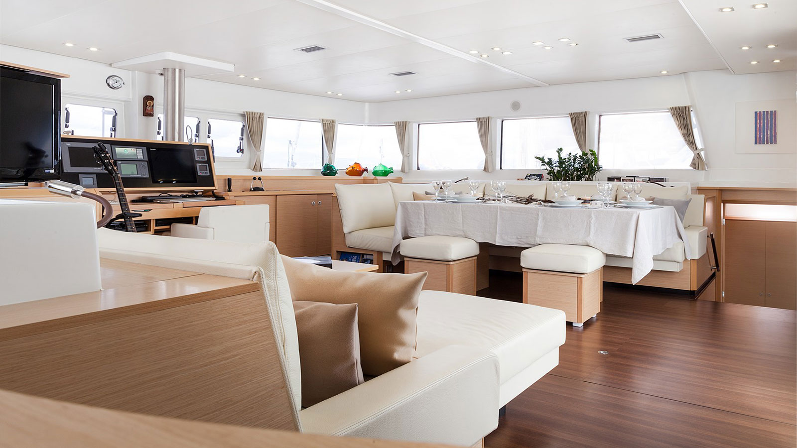 2011 Lagoon 620 for charter (photo 5)