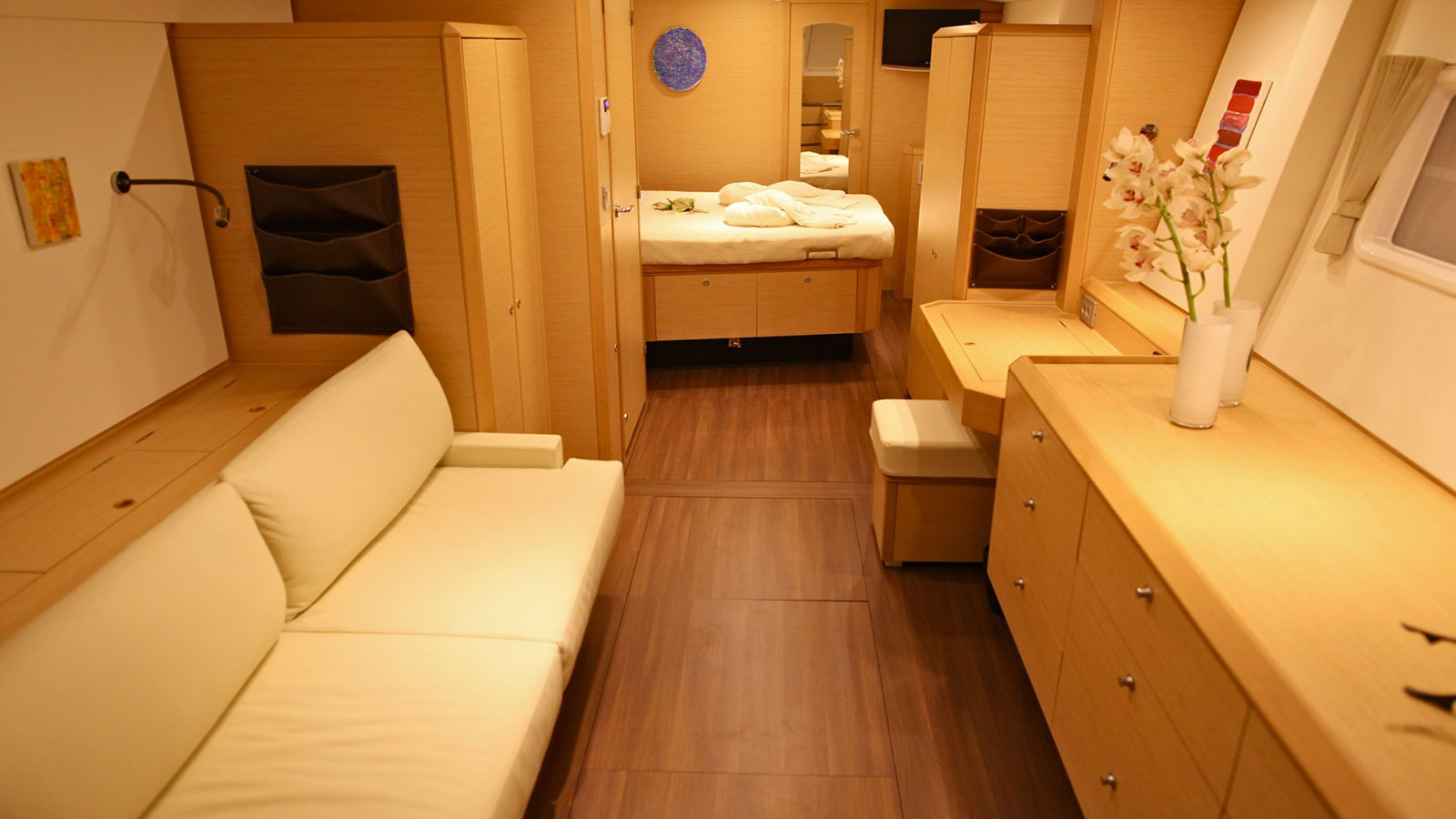 2011 Lagoon 620 for charter (photo 8)