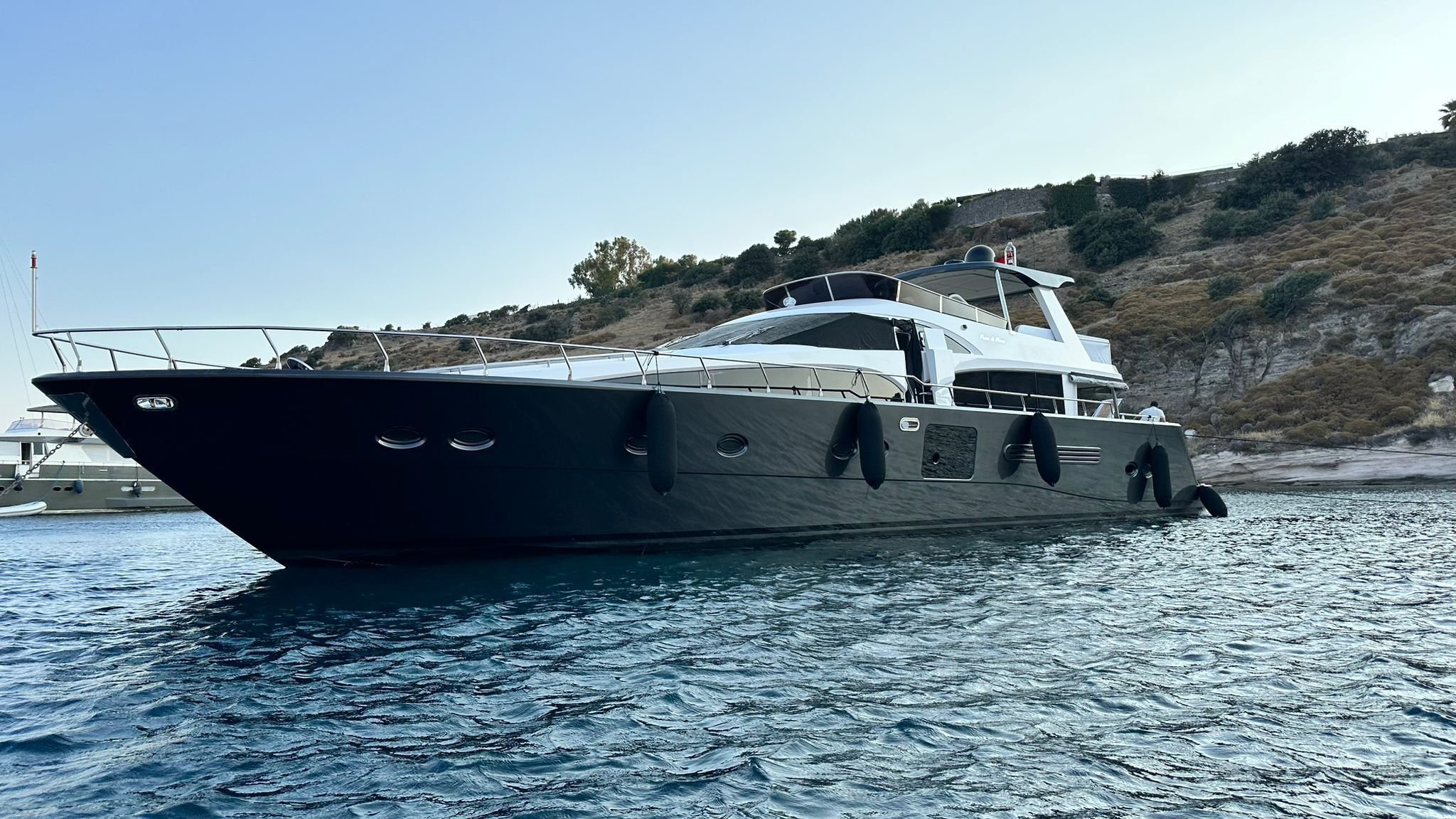 2025 CUSTOM 32 for charter (photo 4)