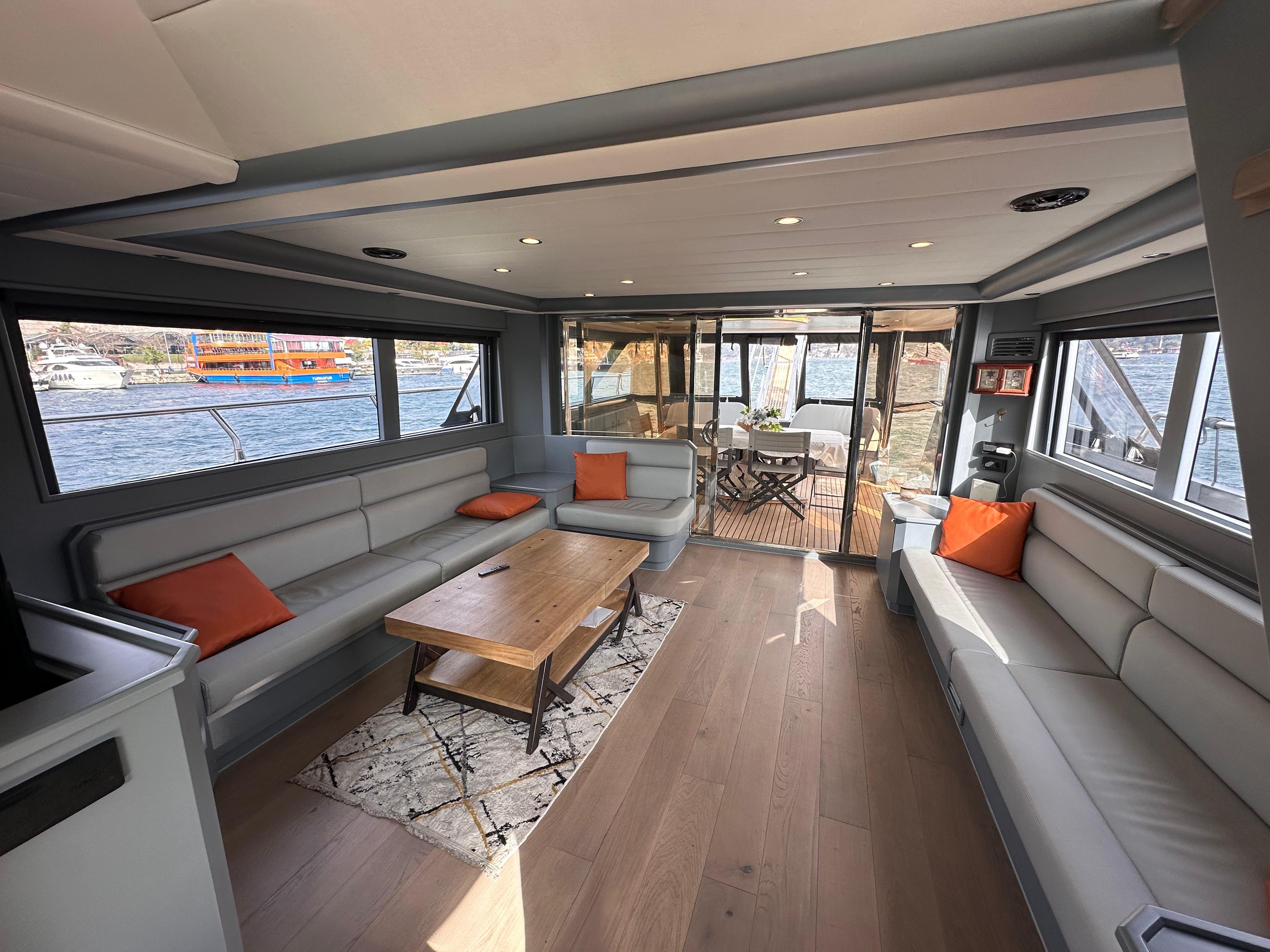2025 CUSTOM 32 for charter (photo 10)