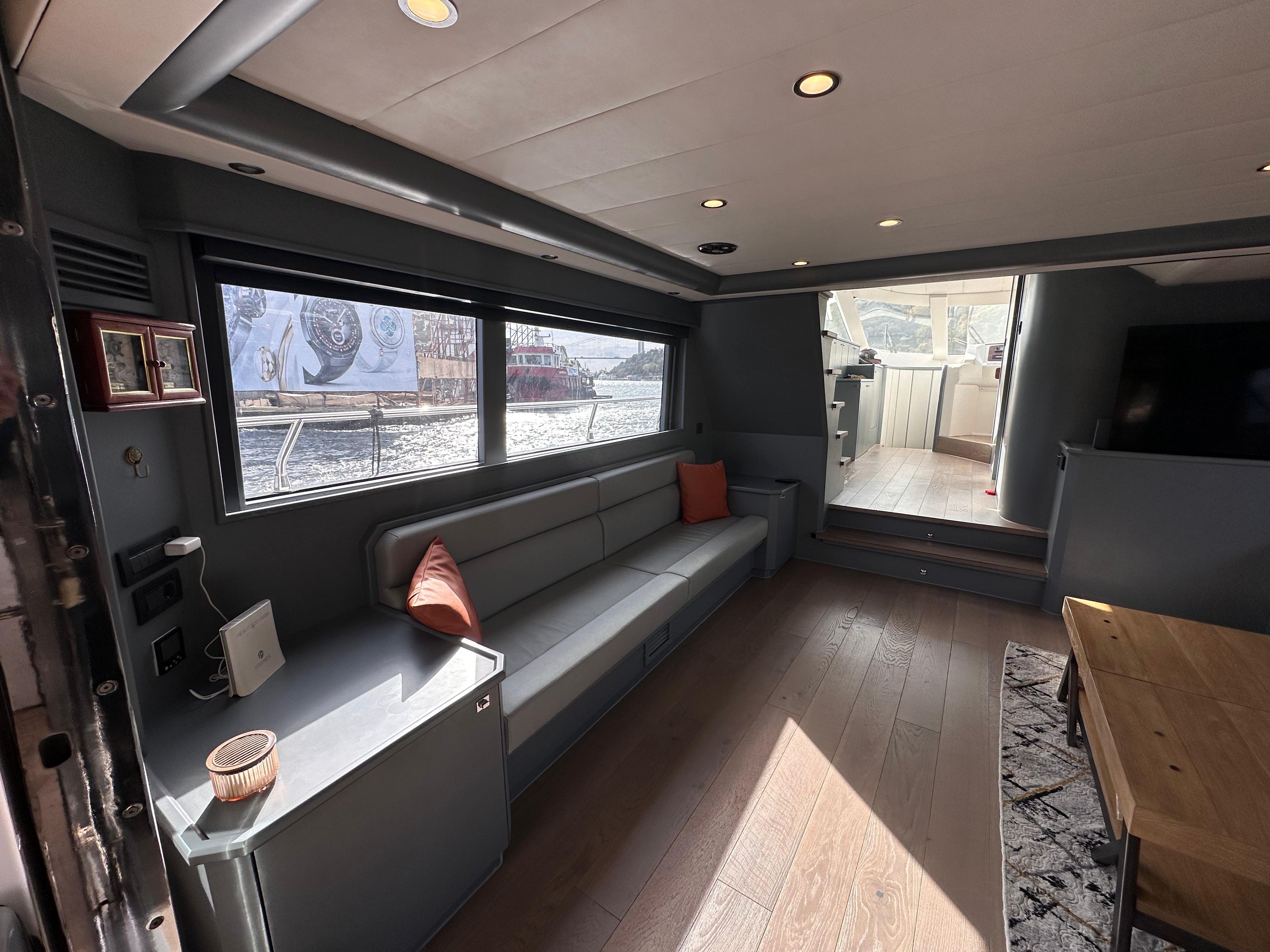 2025 CUSTOM 32 for charter (photo 19)