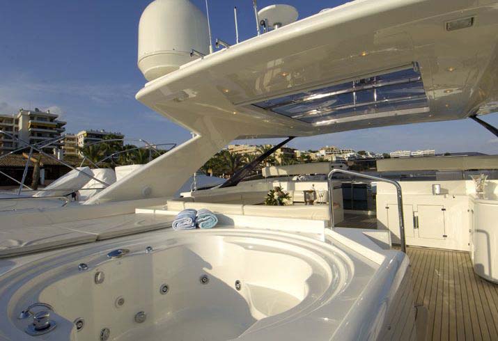 2006 Ferretti Custom Line 97’ te koop (photo 2)